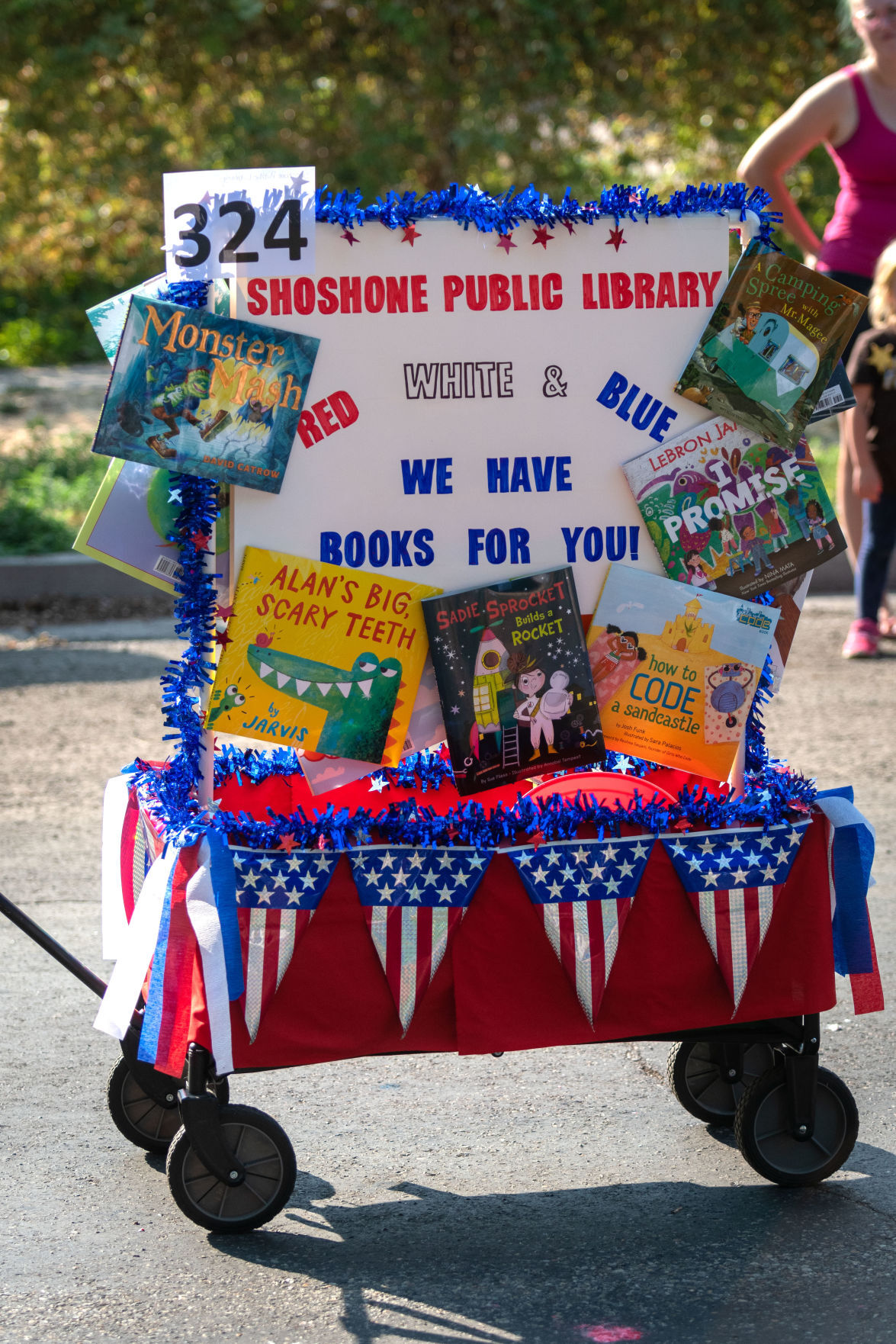 Hundreds attend parade in Shoshone